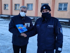 Komendant podczas przekazania Profilaktyki Smyka Wójtowi Józefowi Markiewicz