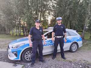 policjanci i radiowóz