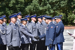 policjanci podczas wręczania awansów przez Komendanta Wojewódzkiego Policji w Olsztynie oraz Komendanta powiatowego Policji w Węgorzewie