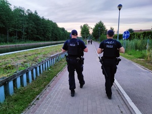 policjanci podczas służby przy zabezpieczeniu Mamry Festival