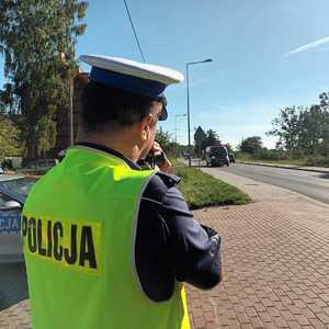policjant mierzący prędkość