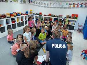 policjanci i uczniowie