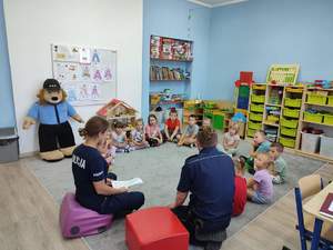 policjanci i uczniowie