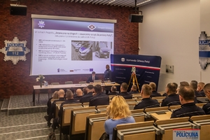ekran, policjanci