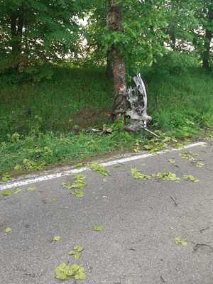 rozbity pojazd po wypadku drogowym