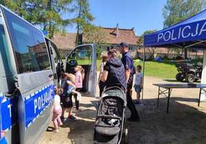 Policjanci biorący udział w spotkaniu