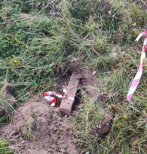 Zabezpieczone miejsce min przeciwpancernych pochodzących z czasów II wojny światowej
