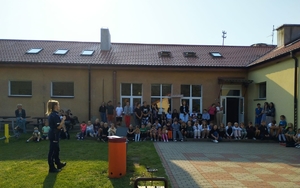 Policjantka podczas spotkania z dziećmi