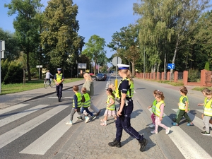 Policjanci podczas spotkania z dziećmi