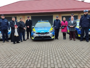 Uroczyste przekazanie nowego radiowozu dla policjantów z Komendy Powiatowej Policji w Węgorzewie