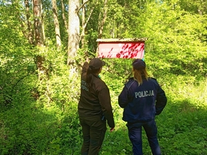 Wspólny patrol dzielnicowej ze strażą leśną