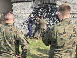 Węgorzewscy policjanci szkolą żołnierzy