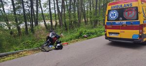 Miejsce zdarzenia drogowego z udziałem dwóch motocyklistów