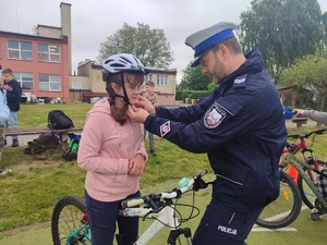 Egzamin na kartę rowerową z węgorzewskimi policjantami