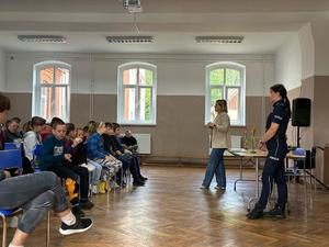 Bezpieczne wakacje 2025: Policja i Sanepid razem przeciwko zagrożeniom