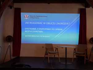 „Jak reagować w obliczu zagrożeń” – spotkanie o bezpieczeństwie z udziałem policjantów z Węgorzewa