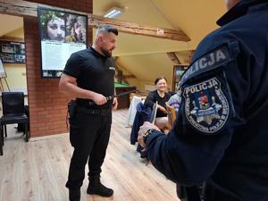 Węgorzewscy policjanci przeprowadzili warsztaty z samoobrony dla seniorów
