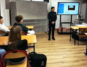 Policjantka z wizytą w szkole