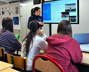 Policjantka z wizytą w szkole